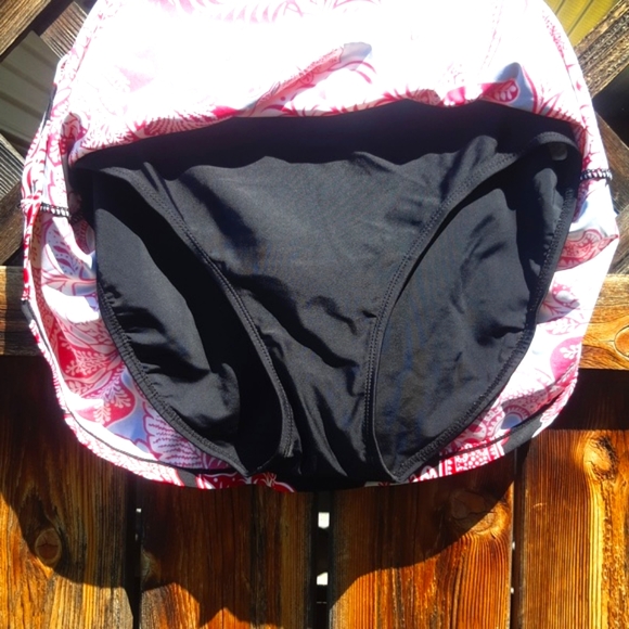 Krista Swim skirt Red/Black leaf print - Picture 4 of 7